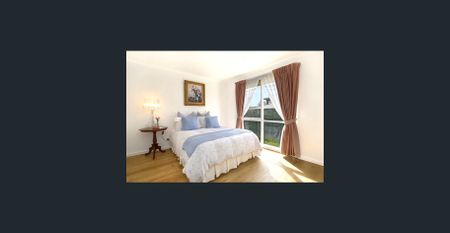 Comfortable Three Bedroom Home with Outdoor Entertaining - Photo 3