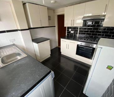 3 bedroom end of terrace house to rent - Photo 1