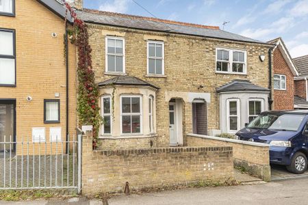 3 bedroom semi-detached house to rent - Photo 5