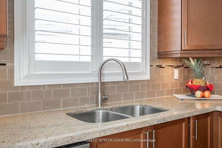 For Lease - 36 Dokkum Crescent, Brampton, Ontario - Photo 4