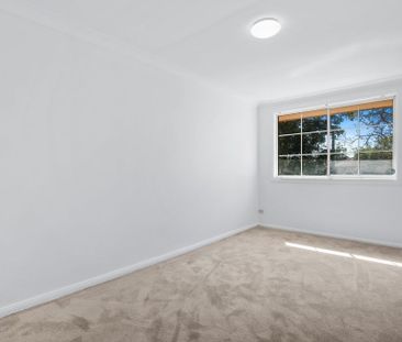 Modern and fully renovated 3-Bedroom Townhouse - Photo 3