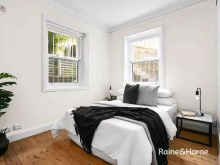 Apartment with 2 bedrooms & 1 bathroom - Photo 2
