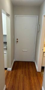 Beautiful One Bedroom on Quiet Tree Lined Street - West End Downtown - Photo 4