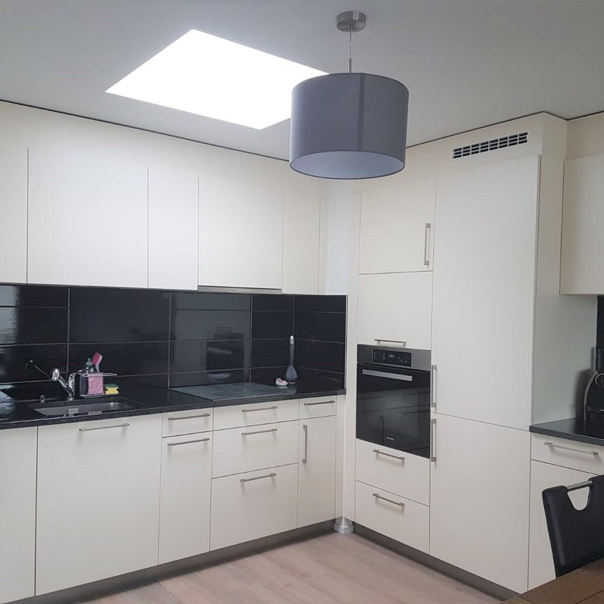 MAGNIFIQUE 2 ½ PIECES AVEC GRAND BALCON ! - Photo 1