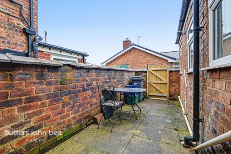 3 bedroom terraced house to rent - Photo 3