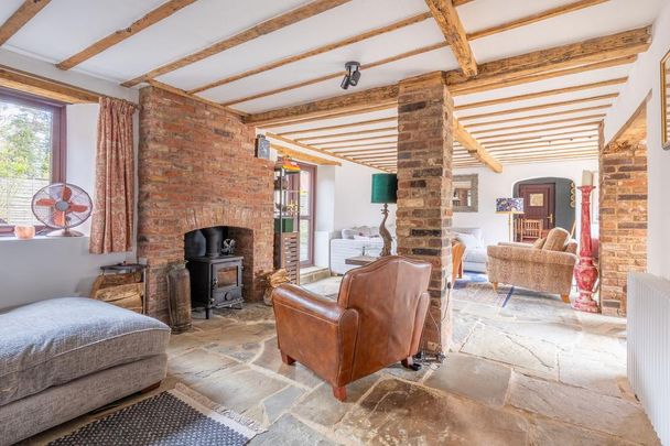 4 bedroom barn conversion to rent - Photo 1