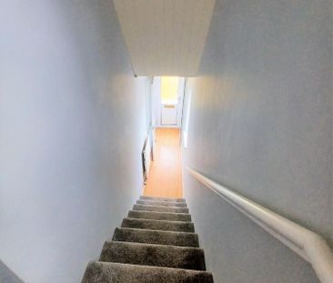 2 bedroom Flat To Let - Photo 6