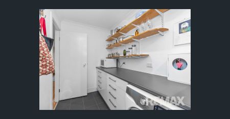 A Light-Filled Home - Photo 2