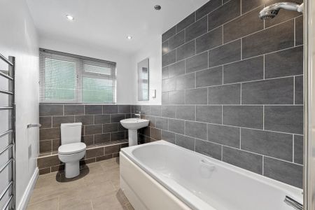 2 bedroom flat to rent - Photo 4