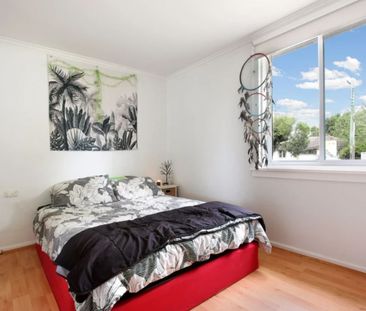 Convenient Family Home - Photo 2