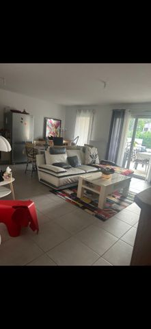Location appartement 4 pièces, 83.00m², Pierrefeu-du-Var - Photo 4