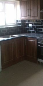 4 Bed Flat - Bradford - Photo 3