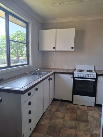 3 Bedroom House in West Dubbo - Photo 5