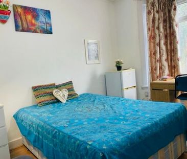 Room in a Shared House, St Mary's Road, E10 - Photo 5