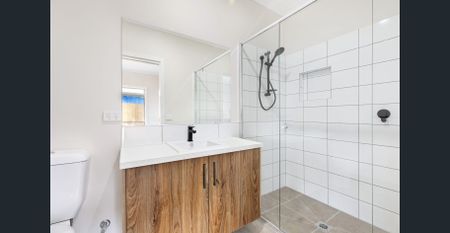 Contemporary Sustainable Comfort Just Steps From Schools, Shops & Transport - Photo 5