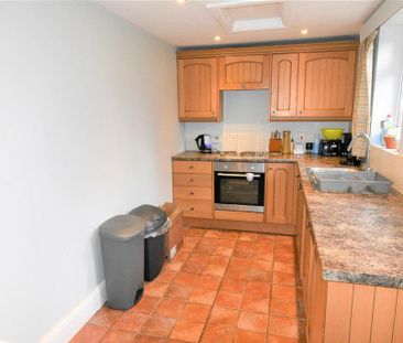 3 bedroom semi-detached house to rent - Photo 3