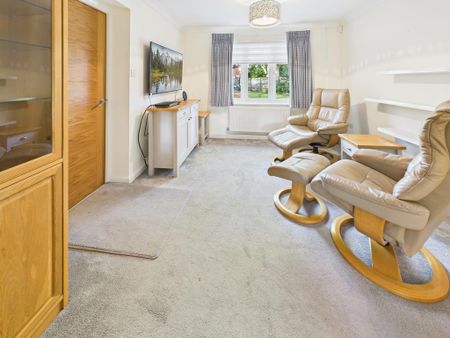 5 bedroom bungalow to rent - Photo 4