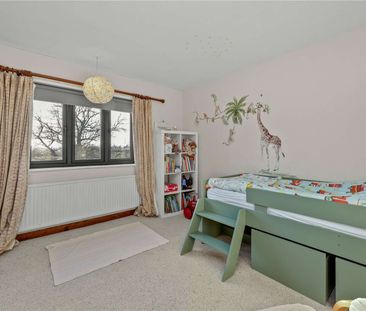 Understood to date from 1905, West End House has been in the same f... - Photo 6