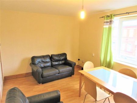 Great Upstairs Apartment, 52b Fitzroy Avenue, Queens Quarter!, Belfast, BT7 1HX - Photo 2