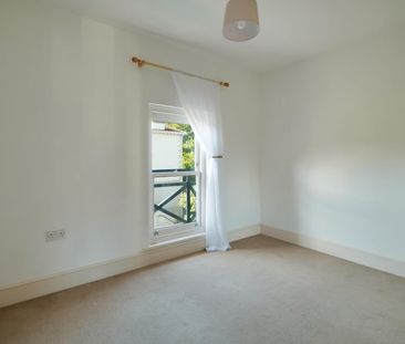 4 Bed House - Photo 3