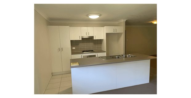 Great family home with large backyard. - Photo 1