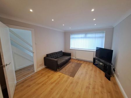 3 bedroom semi-detached house to rent - Photo 2