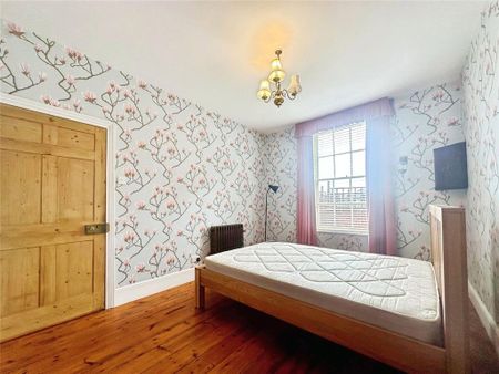 3 bedroom flat to rent - Photo 4