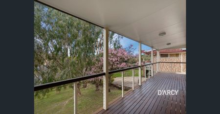 Elevated family haven in quiet cul-de-sac - Photo 4