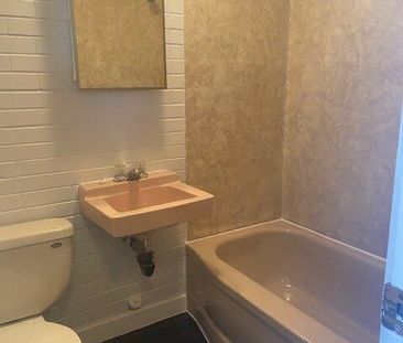 1 BDRM/1 BATH - 813 IDYLWYLD DR N - Available DEC 1 - Photo 6