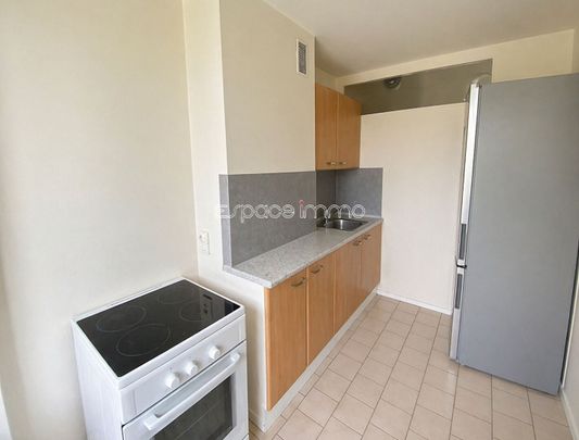 Location Appartement 3 pièces 54m² MONT ST AIGNAN 76130 - Photo 1