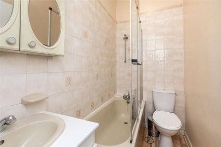 3 bedroom flat to rent - Photo 3