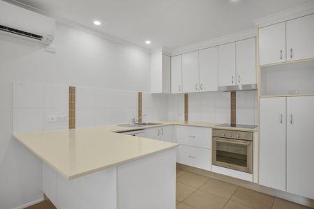 Relaxed Beachside Living in the Heart of Buddina! - Photo 2