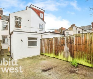 3 bedroom terraced house to rent - Photo 6