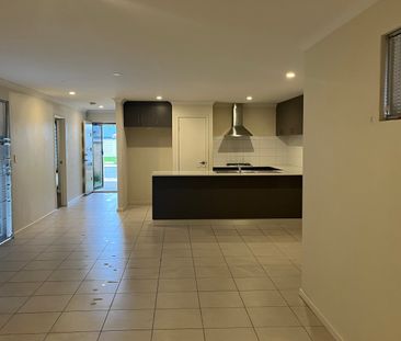 142 Pleasantview Parade, Baldivis WA 6171 - House For Rent | Domain - Photo 3