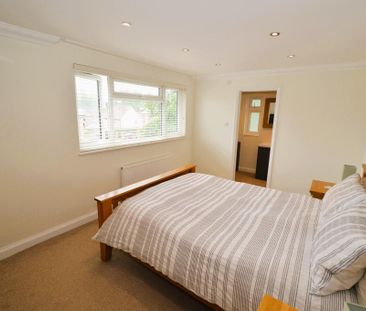 4 bedroom detached house to rent - Photo 4