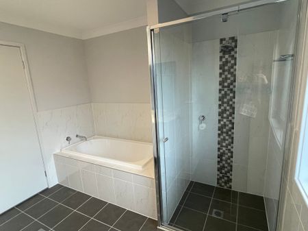 4 Bedroom Family Home - Photo 3