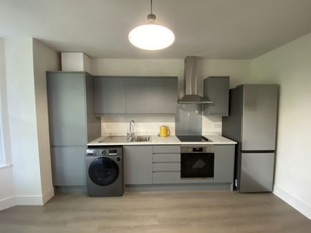 4 bed Apartment for Rent - Photo 2