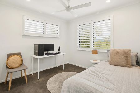 Modern 3-Bedroom retreat with stunning views and ultimate privacy - Photo 5