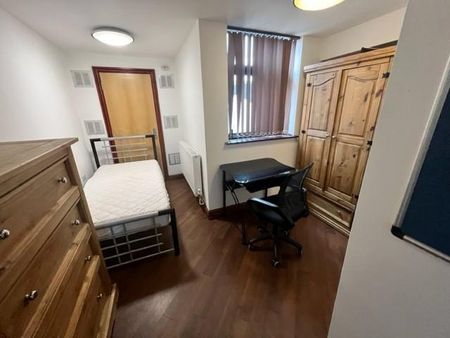 6 bedroom terraced house to rent - Photo 2