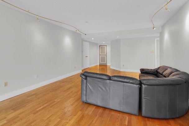For Lease - 130 Carlton Street Unit# 609, Toronto, Ontario - Photo 1