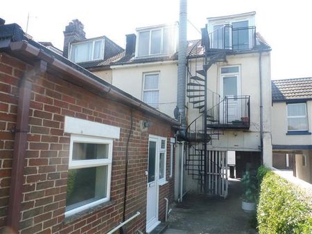 1 bedroom flat to rent - Photo 4