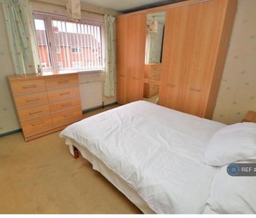3 bedroom end of terrace house to rent - Photo 4