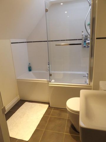 2 bedroom mews to rent - Photo 2