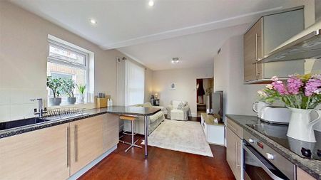 2 bedroom maisonette to rent - Photo 3