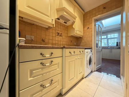 4 bedroom semi-detached house to rent - Photo 4