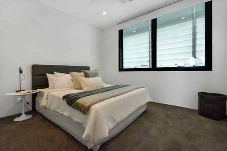 BEAUTIFULLY APPOINTED NORTH FACING APARTMENT WITH PARKING - Photo 4