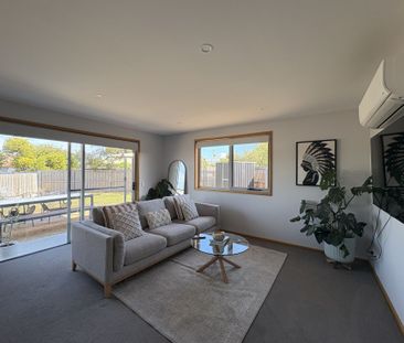 Feel at home, Living Here - Photo 2