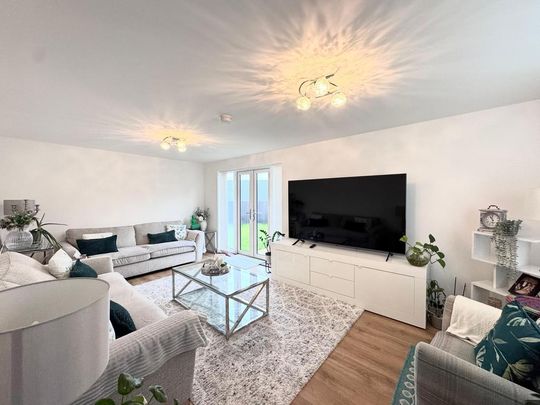 4 bedroom detached house to rent - Photo 1