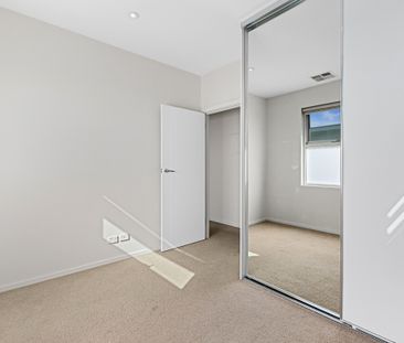 Stunning Designer Townhouse! - Photo 2