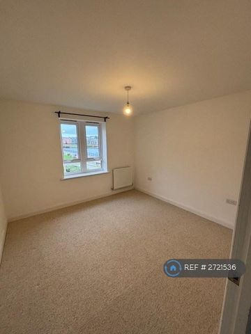 2 bedroom flat to rent - Photo 2